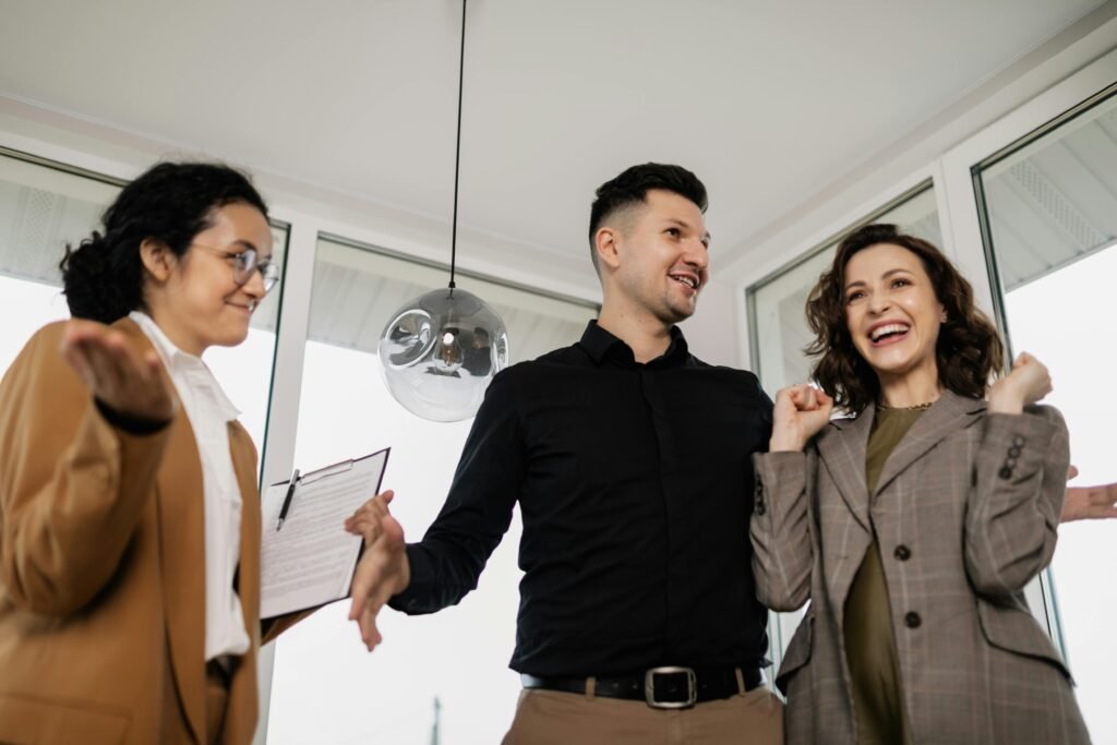 How Much Do Luxury Real Estate Agents Make in 2025?
