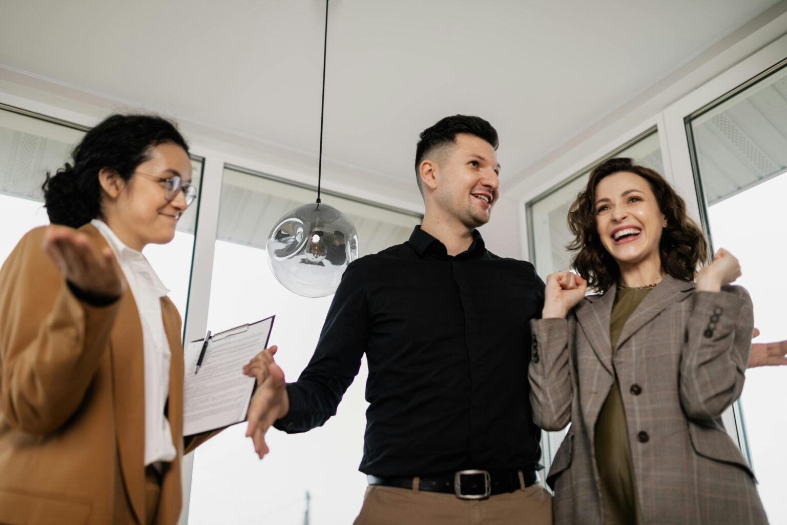 How Much Do Luxury Real Estate Agents Make in 2025?