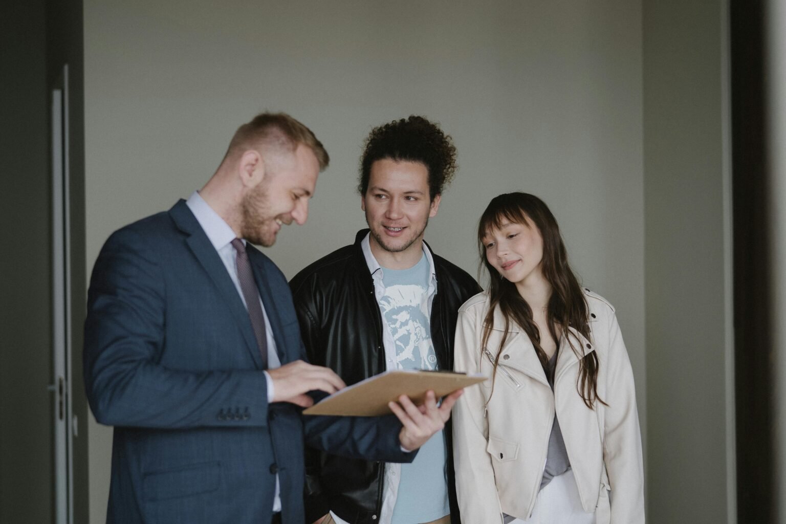 Can a Real Estate Salesperson Work Independently?