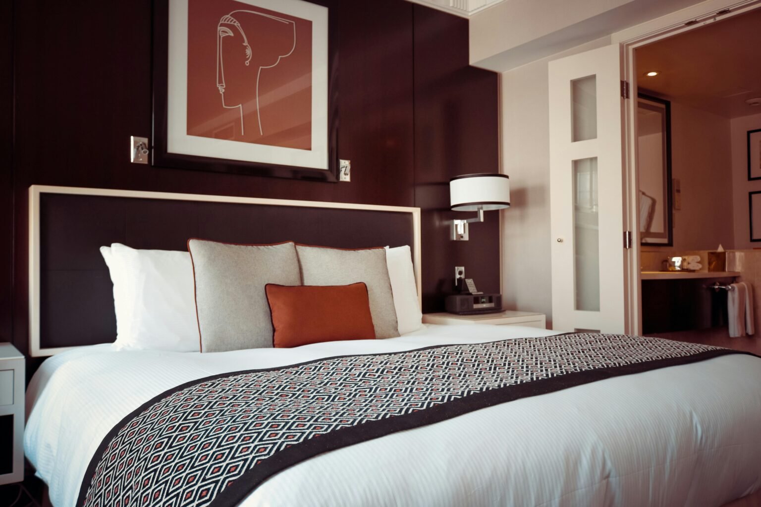 How Long Should You Run a Humidifier in a Bedroom in 2025?