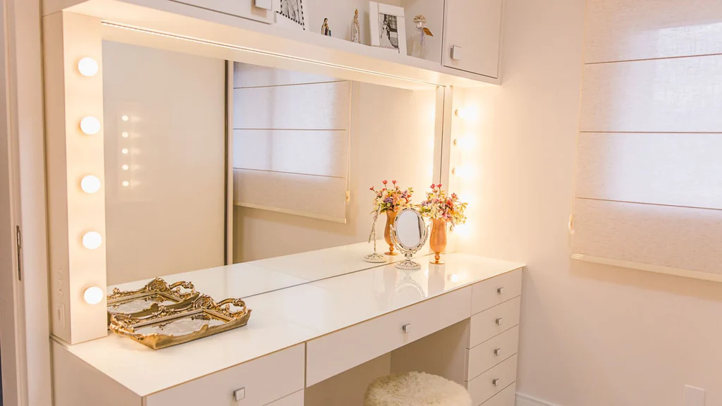 How to Choose the Perfect Dresser with Mirror for Your Bedroom